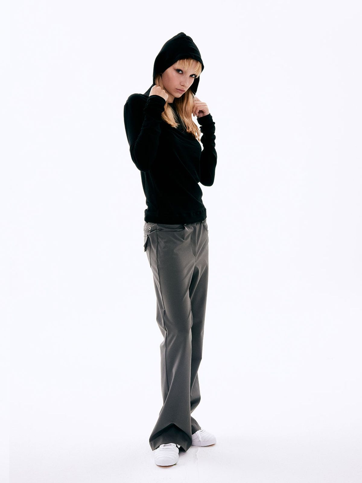 비수스(VISUS) EYELET BOOTCUT PANTS_CHARCOAL