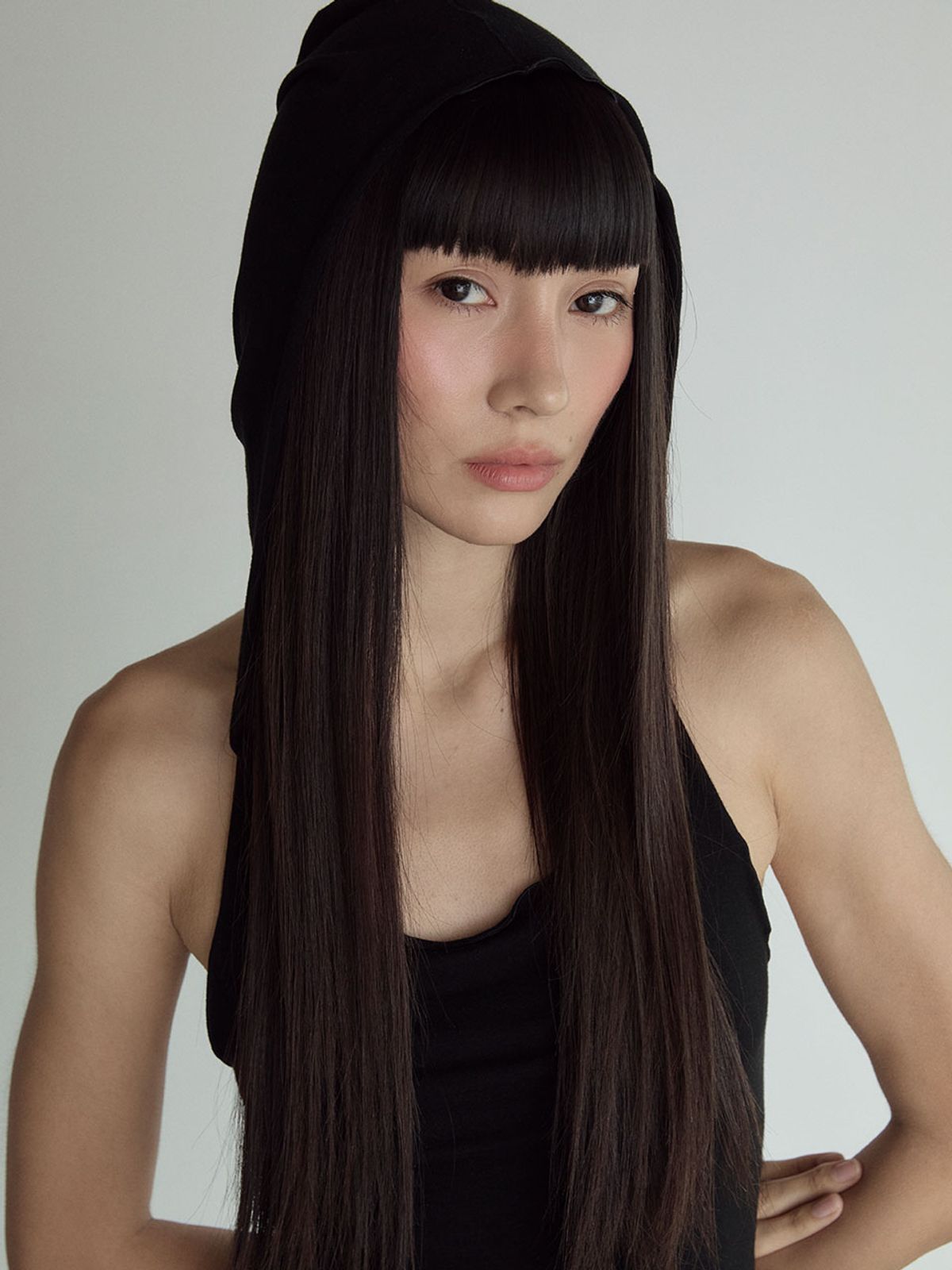 비수스(VISUS) Hood Sleeveless Top_Black