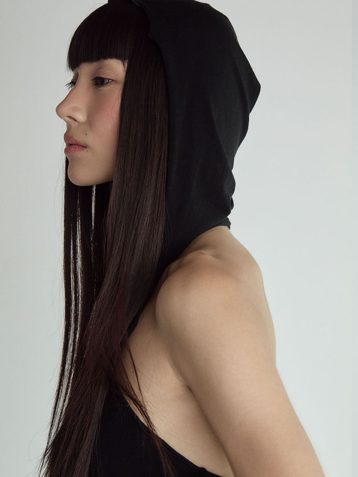 비수스(VISUS) Hood Sleeveless Top_Black