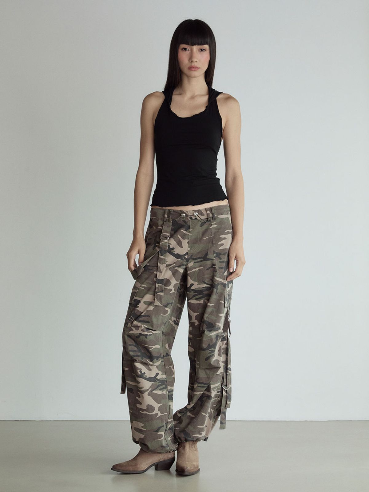 비수스(VISUS) Hood Sleeveless Top_Black