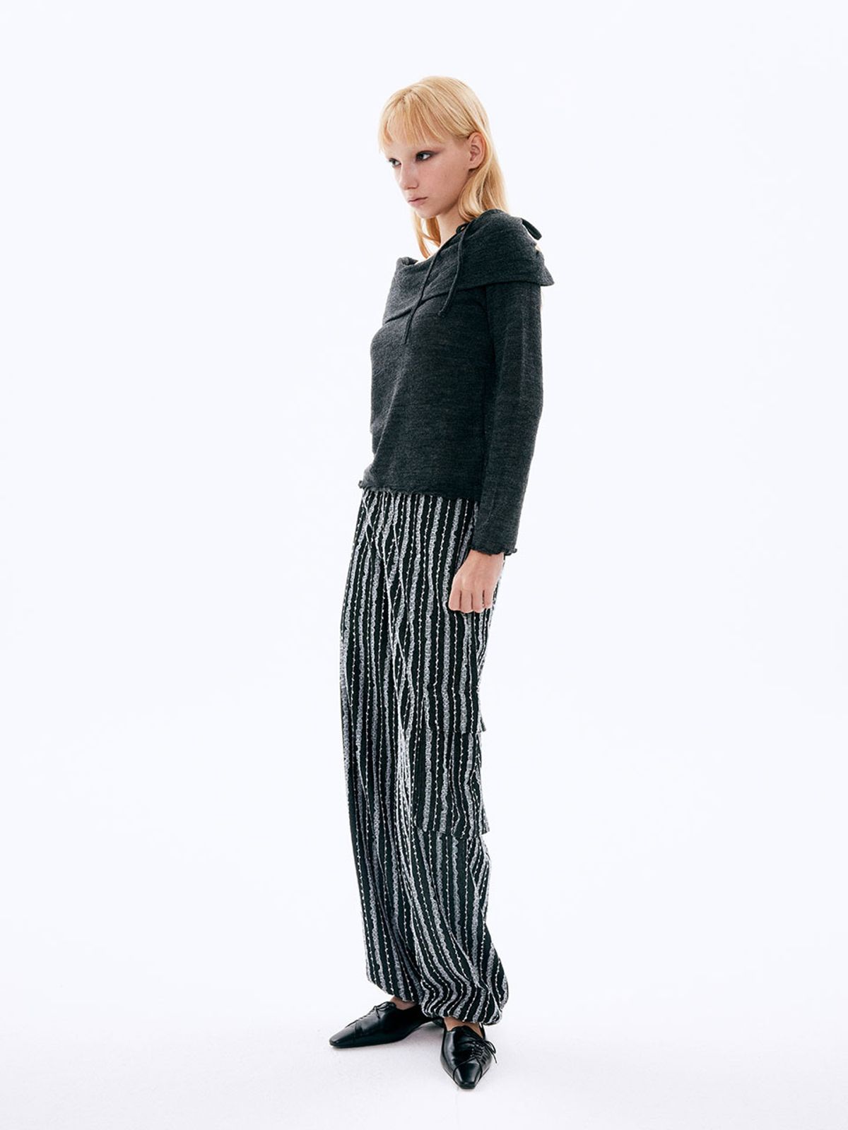 비수스(VISUS) LACE DENIM PARACHUTE PANTS_BLACK
