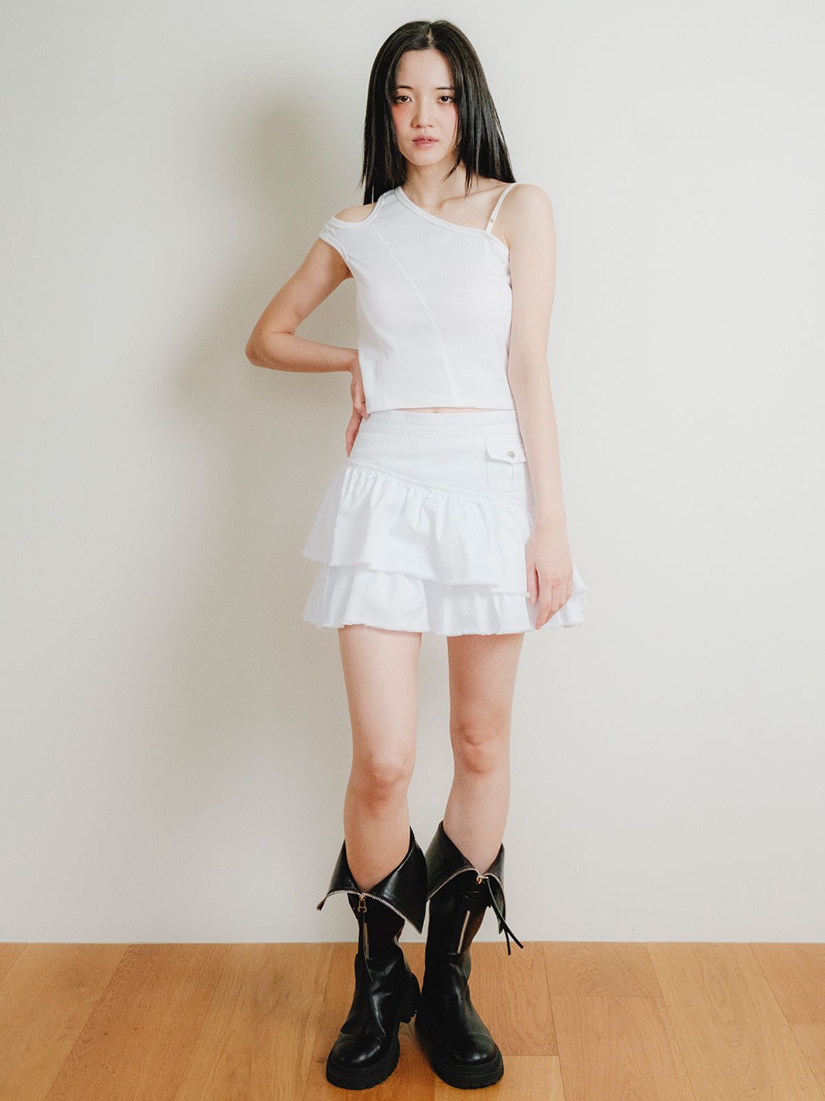 시스에이(SIS A) 라인 슬리브리스 [white]