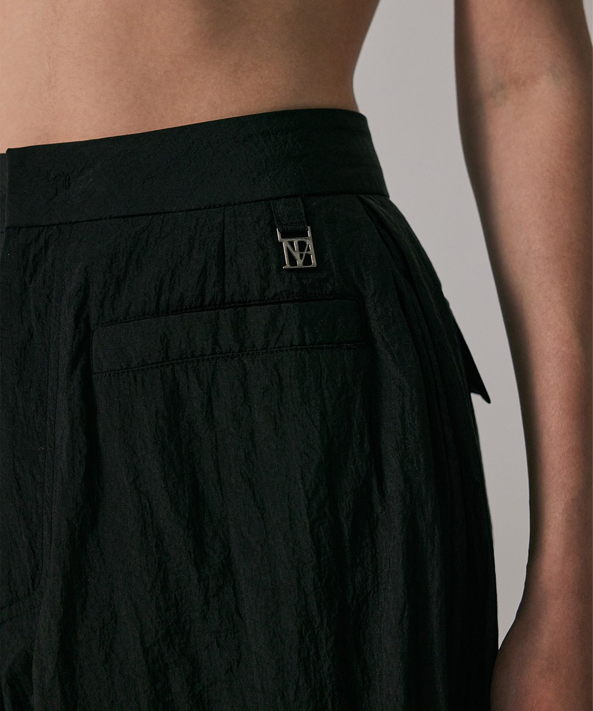 트리밍버드(TREEMINGBIRD) Double Box Pleats Nylon Slacks [ Black ]