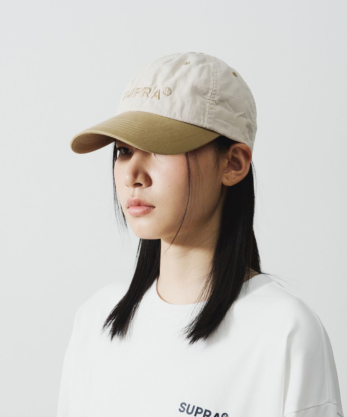 수프라(SUPRA) 크라운 로고 포인트 컬러블록 언스트럭처캡(WHITE)