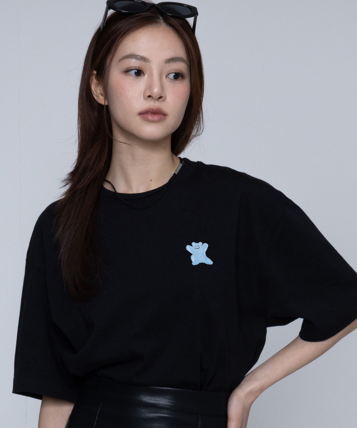 그레이버(GRAVER) [UNISEX]스몰 블루 페인팅 베어스마일 반팔티_블랙