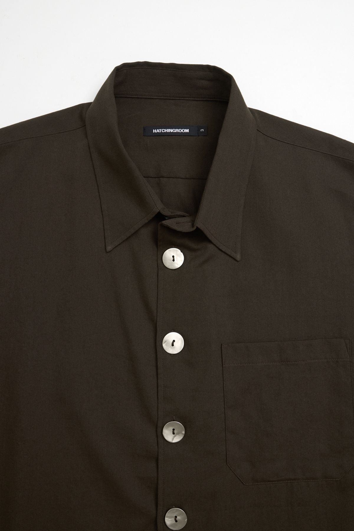 해칭룸(HATCHINGROOM) Arrow Shirt Big Button Mud Khaki
