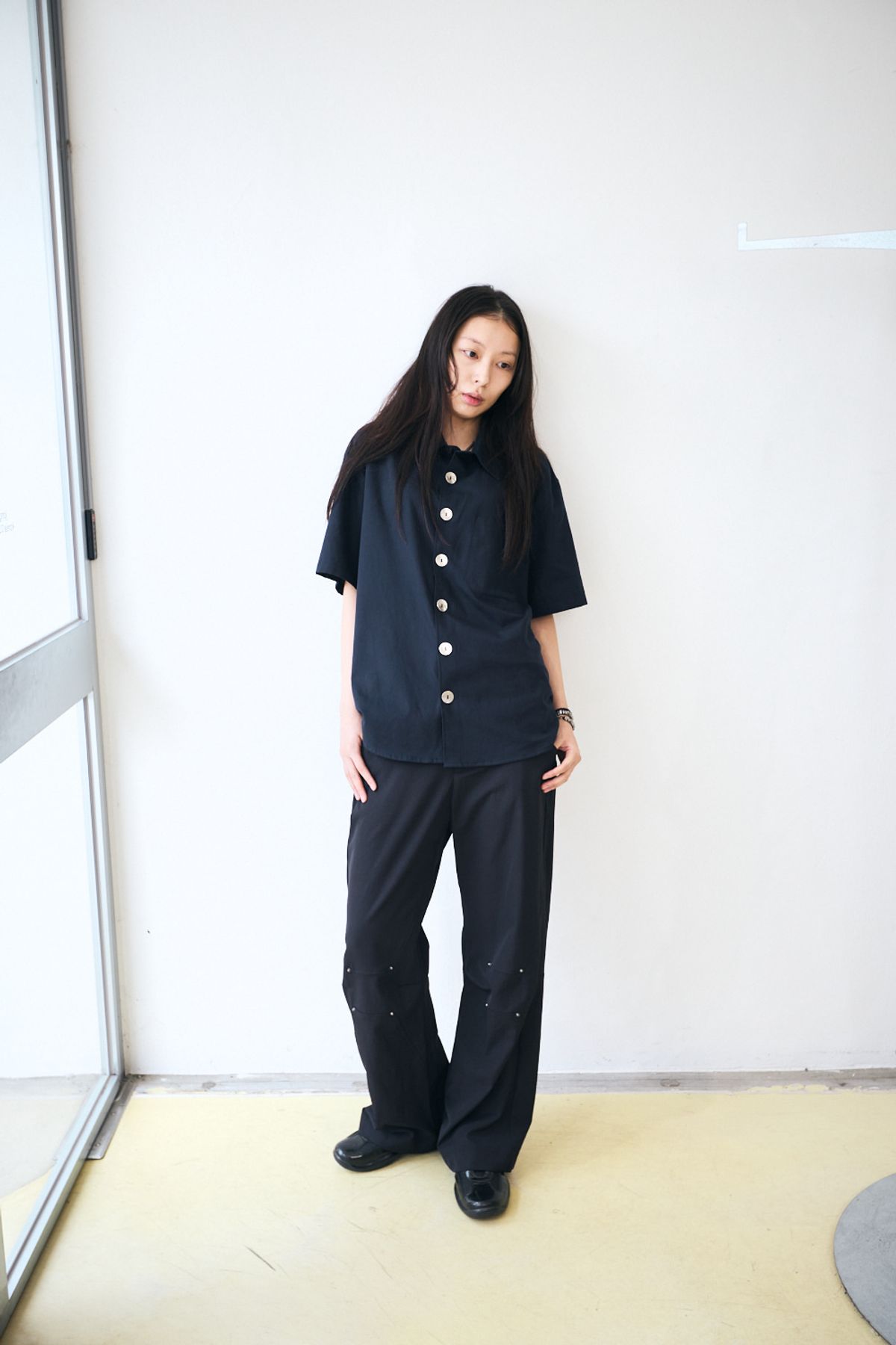 해칭룸(HATCHINGROOM) Arrow Shirt Big Button Dark Navy