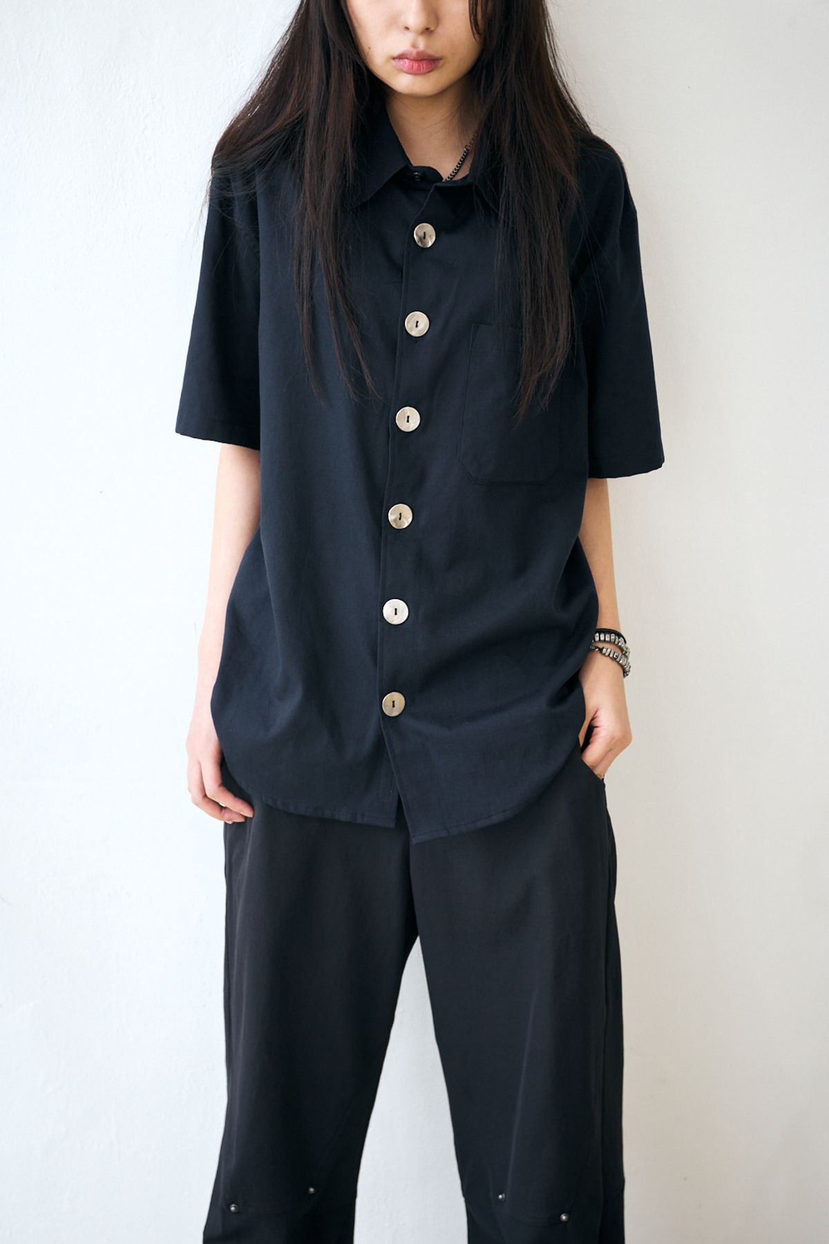 해칭룸(HATCHINGROOM) Arrow Shirt Big Button Dark Navy