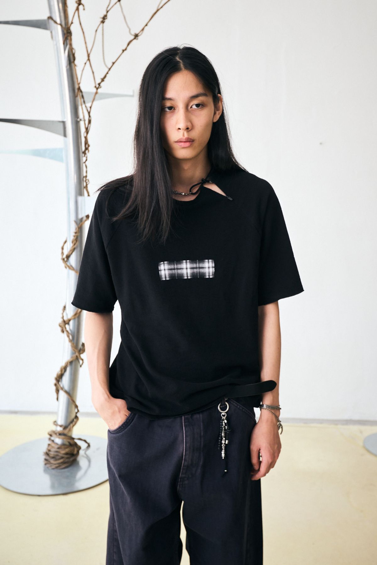 해칭룸(HATCHINGROOM) Slash Tee Check Box Black