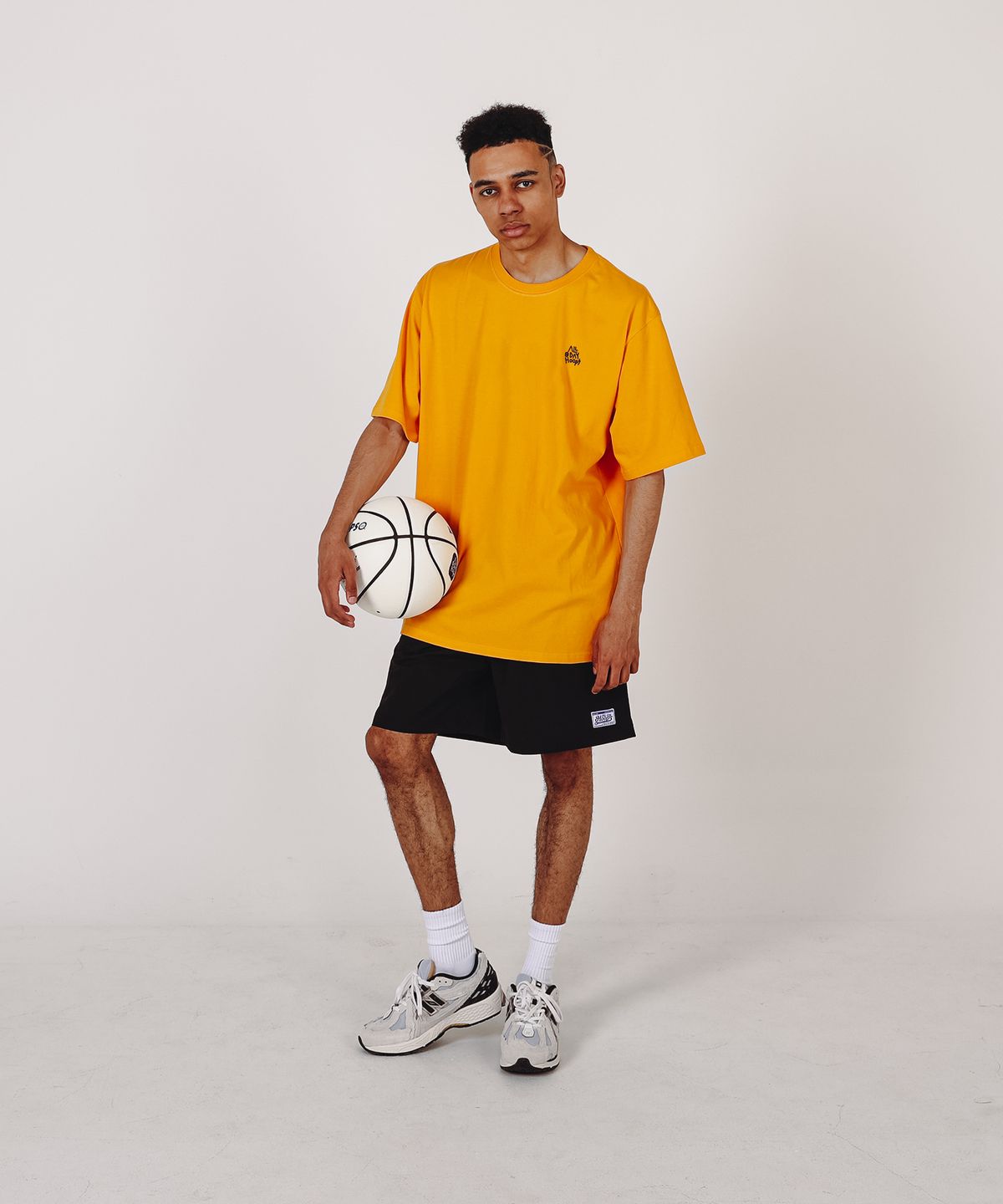 올데이훕스(ALL DAY HOOPS) 후프 S2 로고 반팔티 머스타드