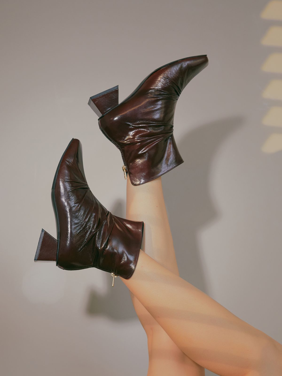 더 로맨틱 오션(THE ROMANTIC OCEAN) Glossy boots / 글로시 부츠 (wine)