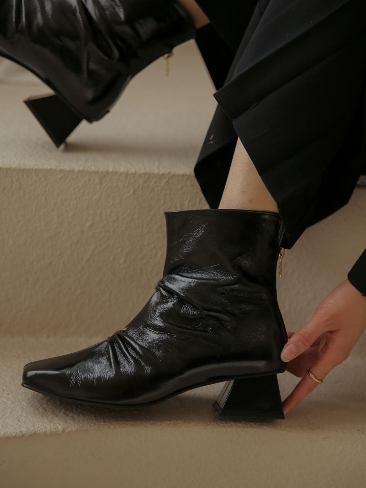 더 로맨틱 오션(THE ROMANTIC OCEAN) Glossy boots / 글로시 부츠 (black)