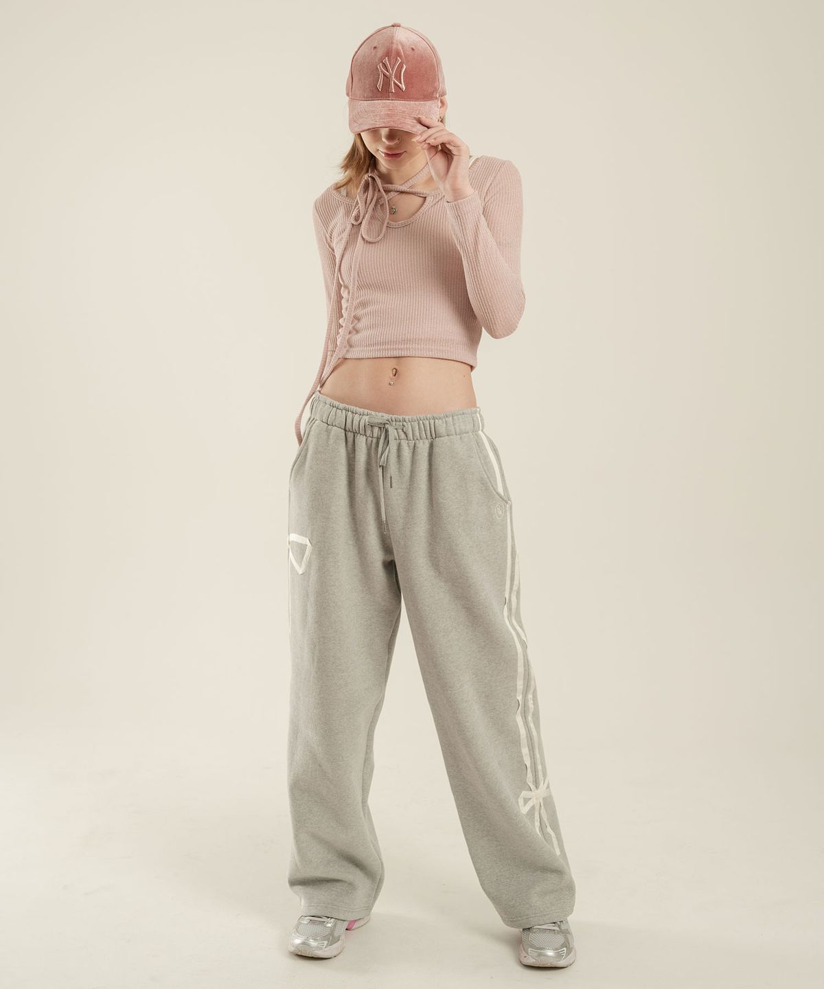 스웻스윗(SWEATSWEET) [기모] 스윗 리본 스웻 팬츠 - 그레이/화이트