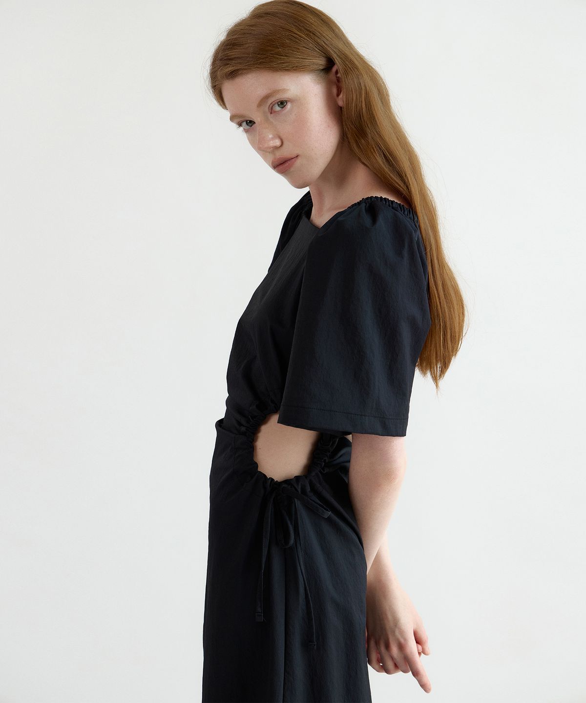 네벨에브리웨어(NEBELEVERYWEAR) Volume Shirring Dress_Black