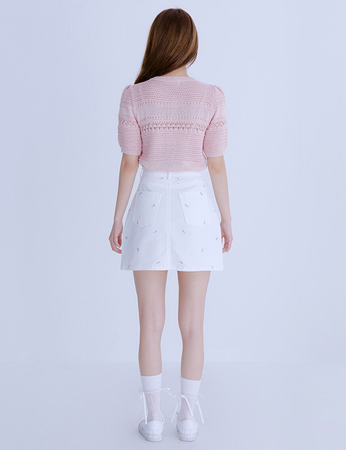로엠(ROEM) 크로셰 라운드넥 금장 가디건(2colors)_RMCKE37RT3