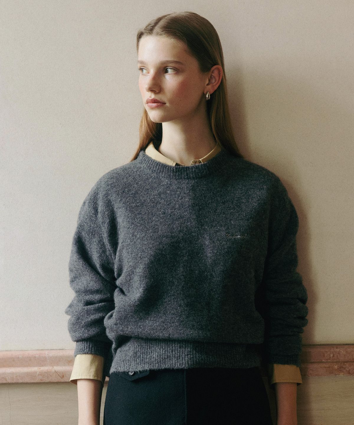 튜드먼트(TTUDEMENT) WOOL ROUND KNIT PULLOVER CHARCOAL