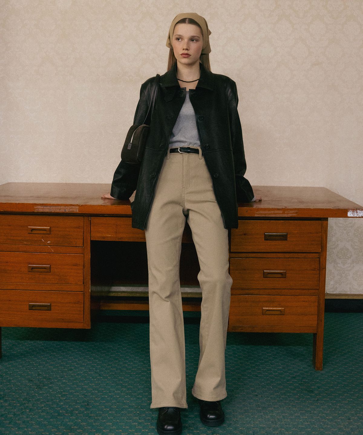 튜드먼트(TTUDEMENT) COTTON FLARED PANTS_BEIGE