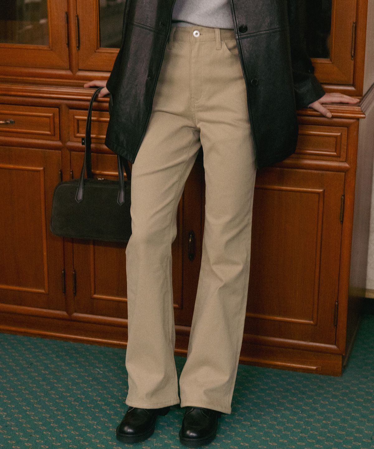 튜드먼트(TTUDEMENT) COTTON FLARED PANTS_BEIGE