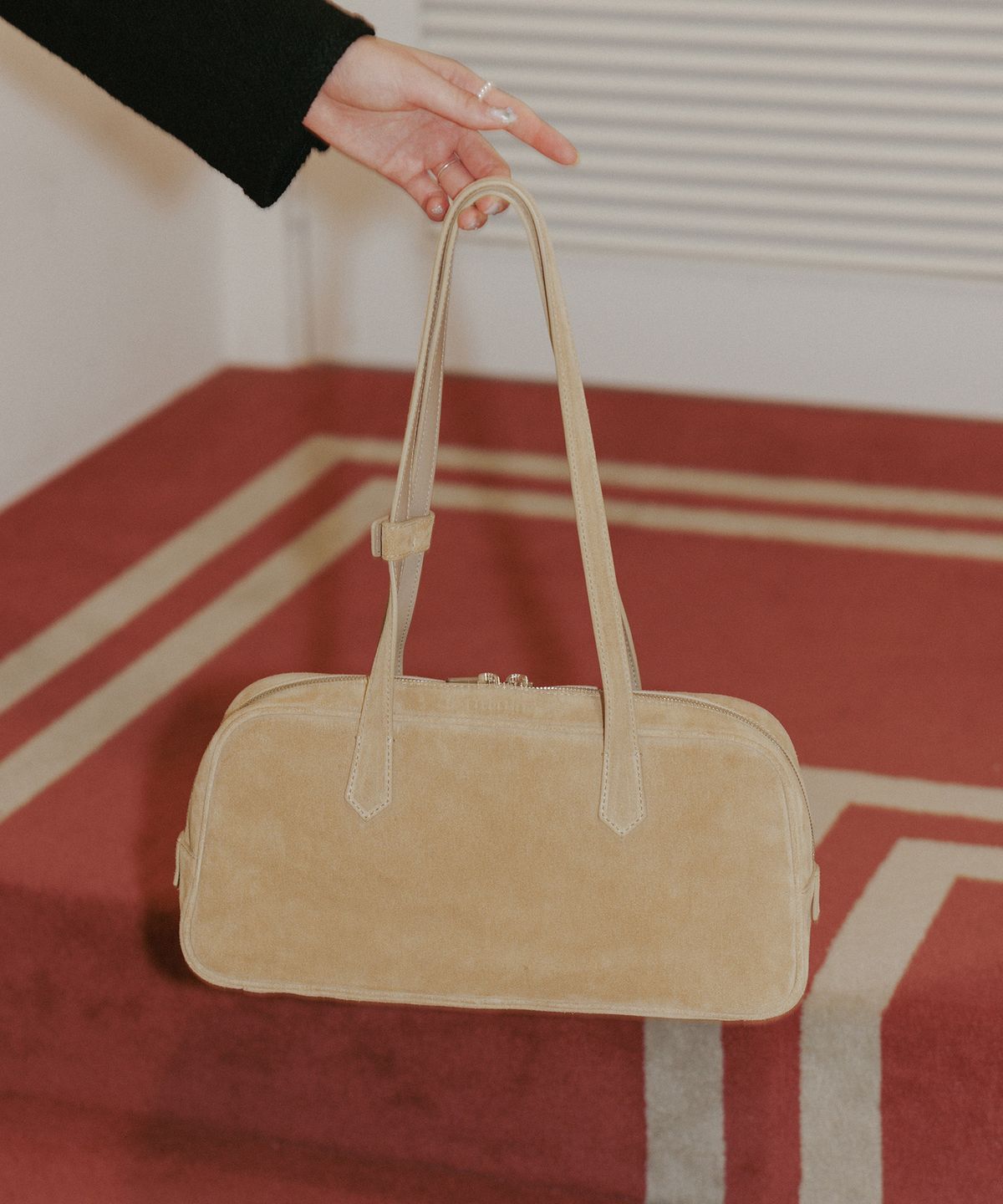 튜드먼트(TTUDEMENT) SUEDE BOWLING SHOULDER BAG BEIGE