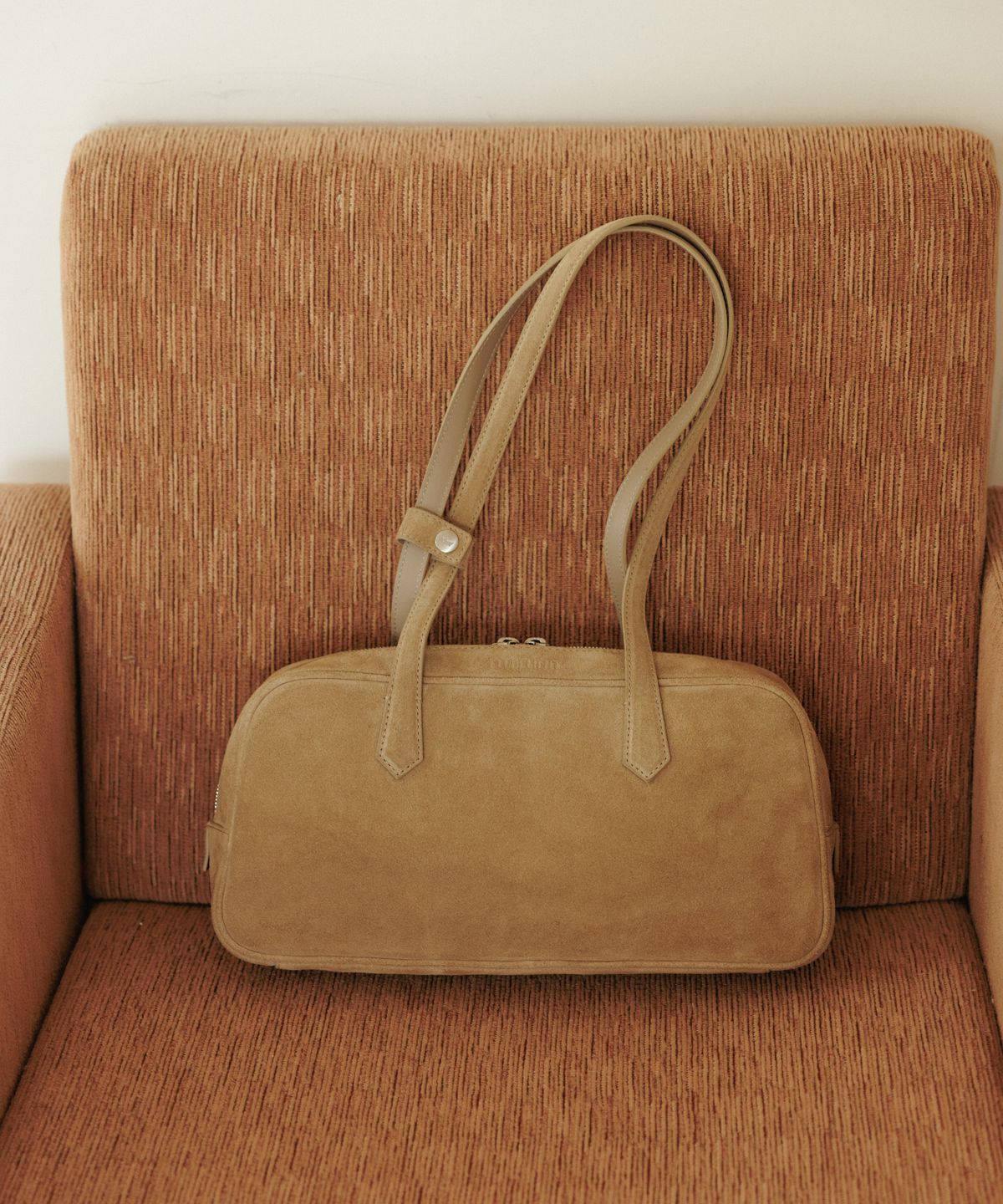 튜드먼트(TTUDEMENT) SUEDE BOWLING SHOULDER BAG BEIGE