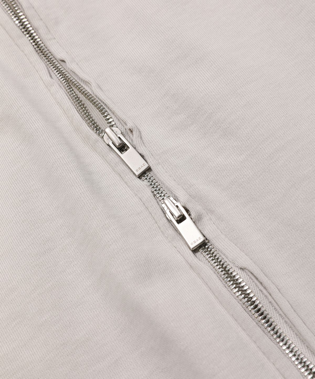 에피소드 언타이틀(EPISODE UNTITLED) ZIPPER POINT CUT-OFF T-SHIRT_BEIGE