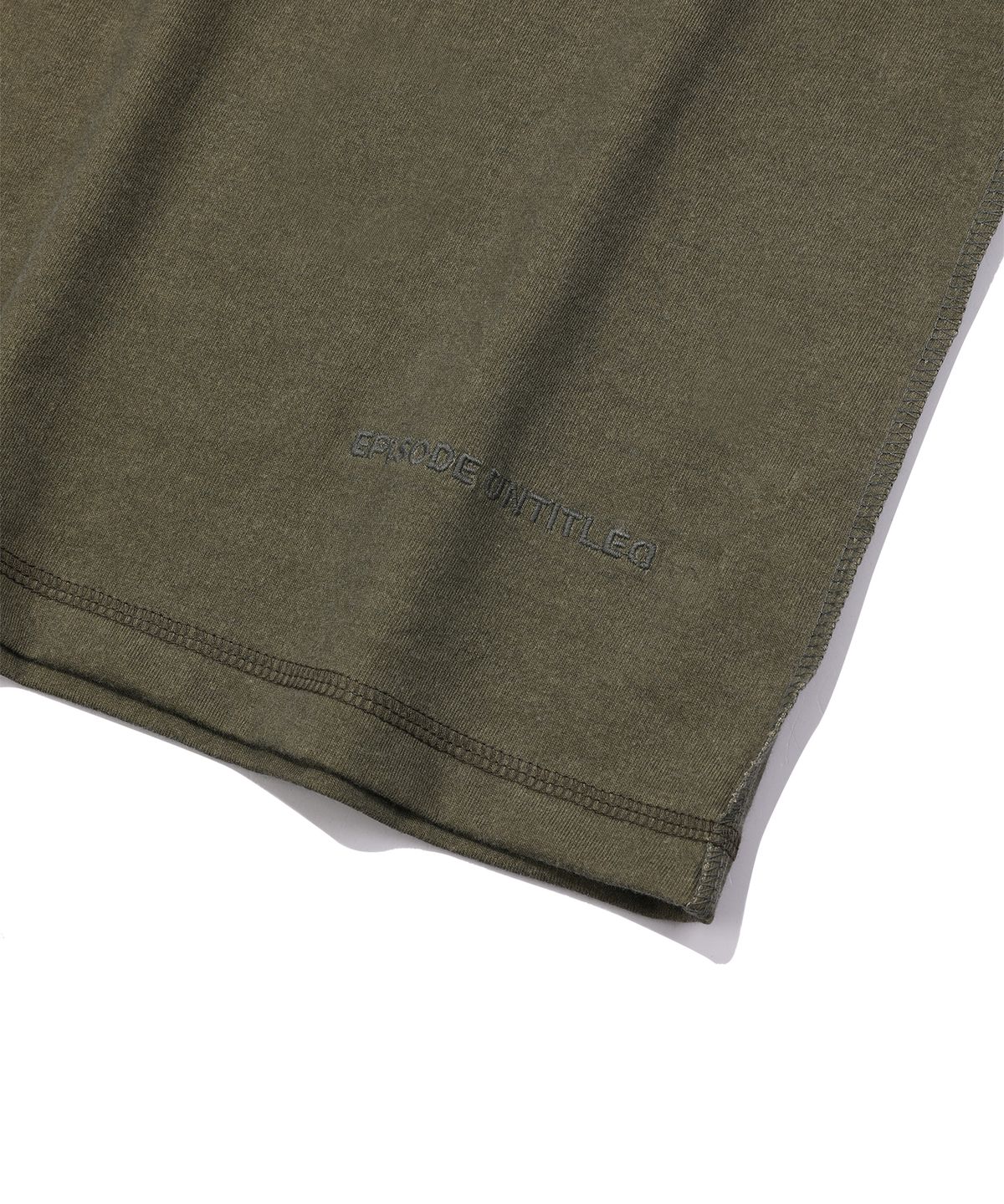 에피소드 언타이틀(EPISODE UNTITLED) CROP POINT STITCH IN&OUT PIGMENT T-SHIRT_OLIVE