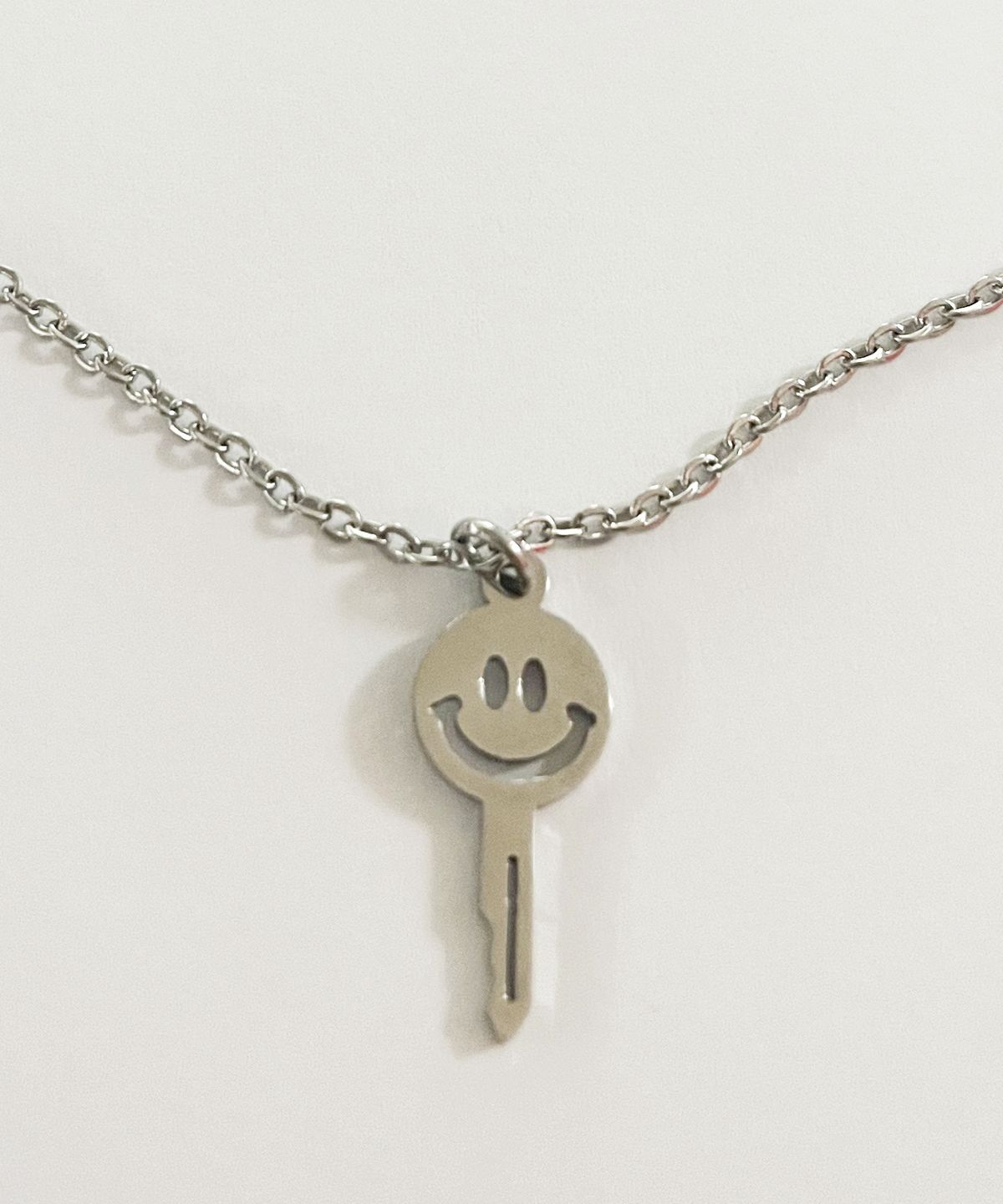 스케이터락(SK8ER ROCK) Smiley Key Surgical Steel Necklace ((Steel))