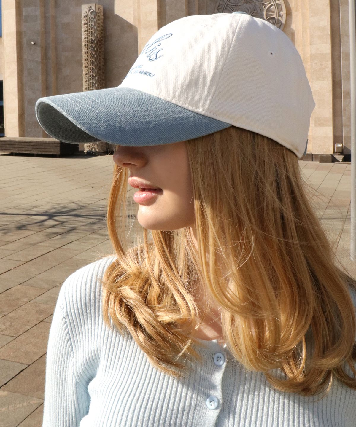 엘케블룸(ELKE BLOEM) CALIS IVORY/VINTAGE BLUE BALL CAP
