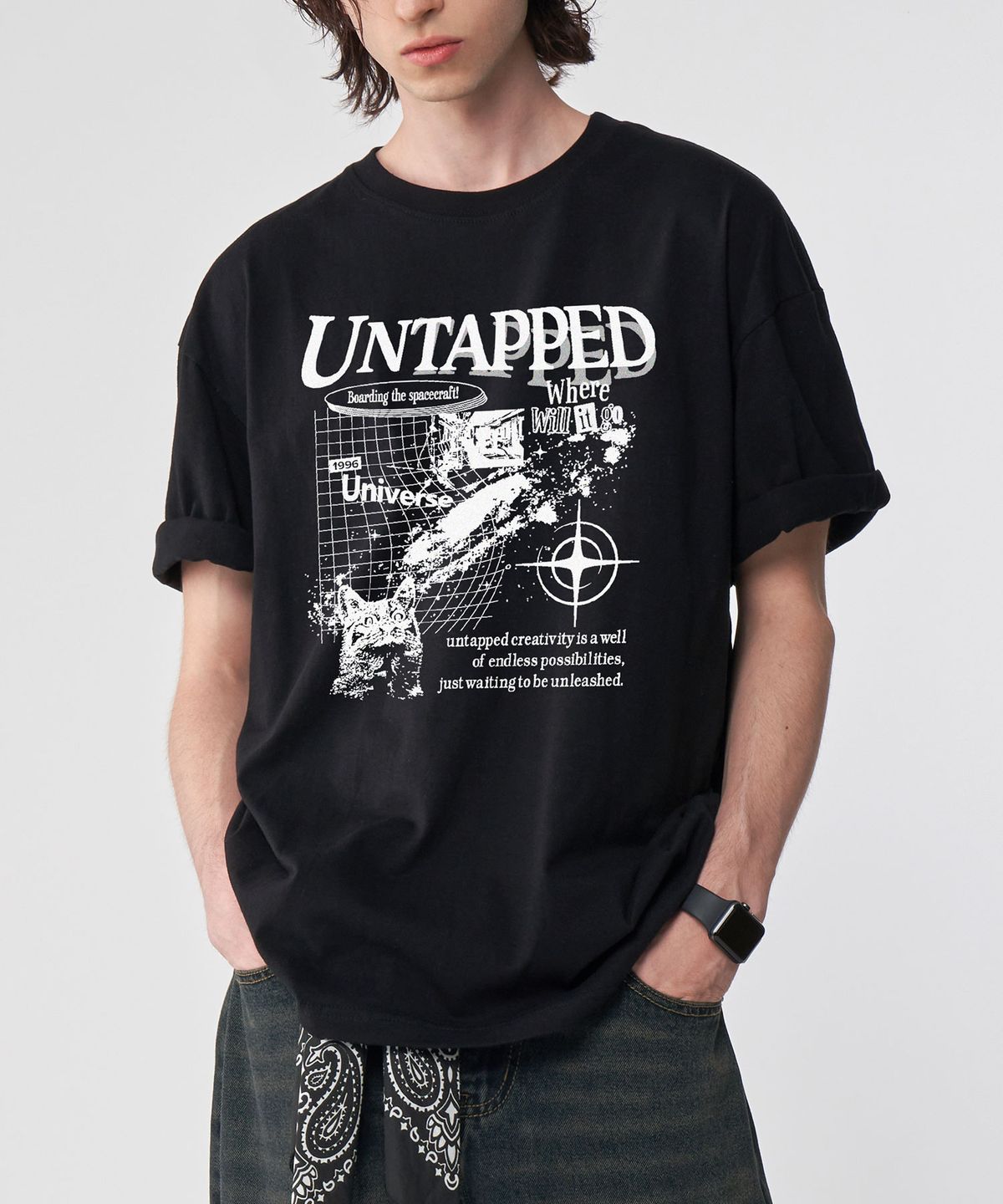 언탭트 스튜디오(UNTAPPED STUDIO) 유니버스 캣 그래피티 퓨어코튼 빅 오버핏 반팔 티셔츠 2COLOR