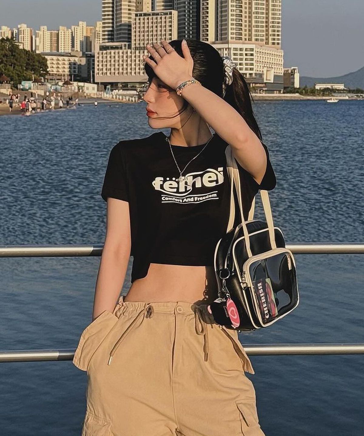페이헤이(FEIHEI) FEIHEI LOGO CROP T-SHIRT BLACK