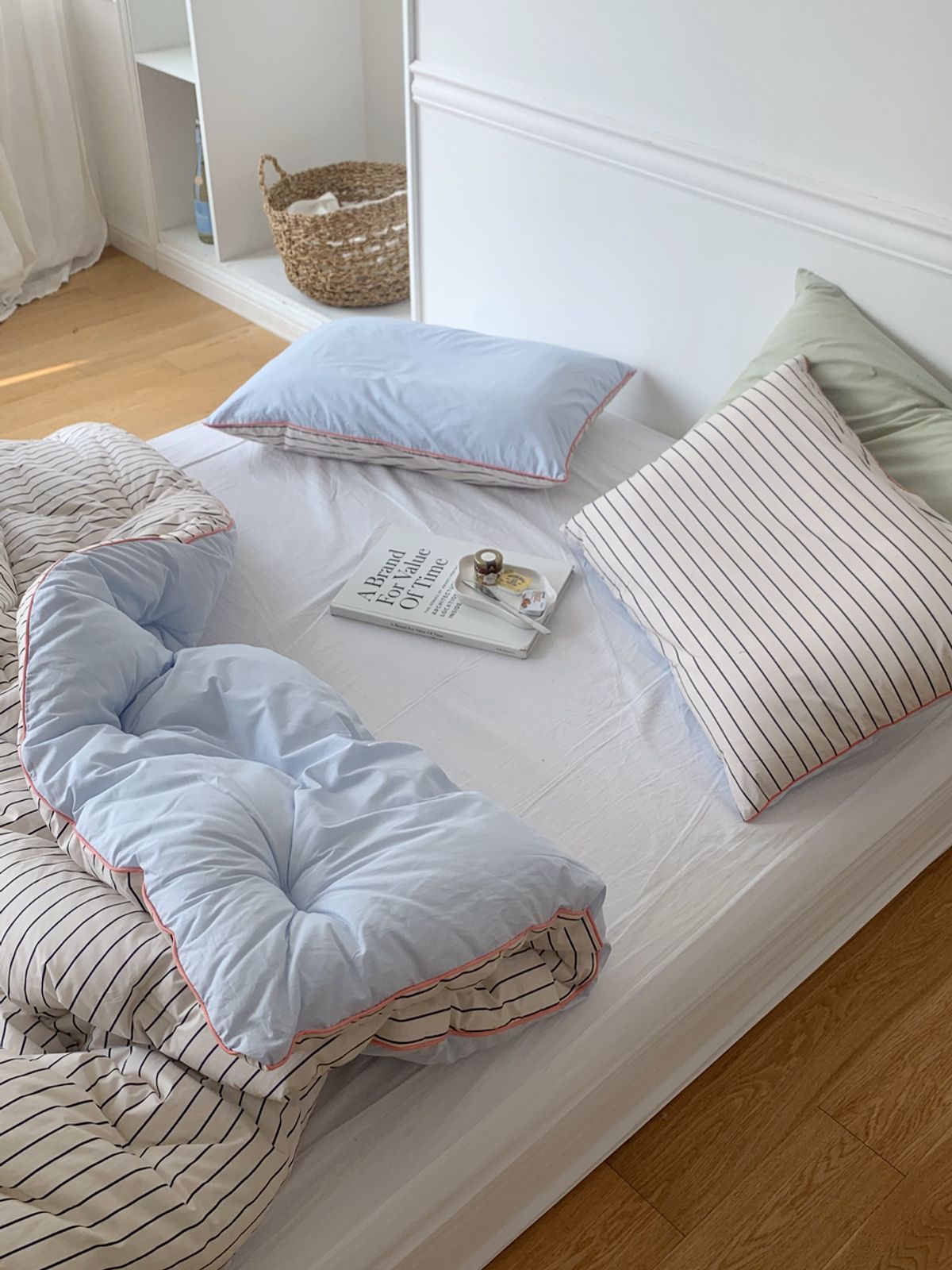 비비홈(VIVIHOME) 코코 스트라이프 차렵 이불 SS/Q/K 2colors