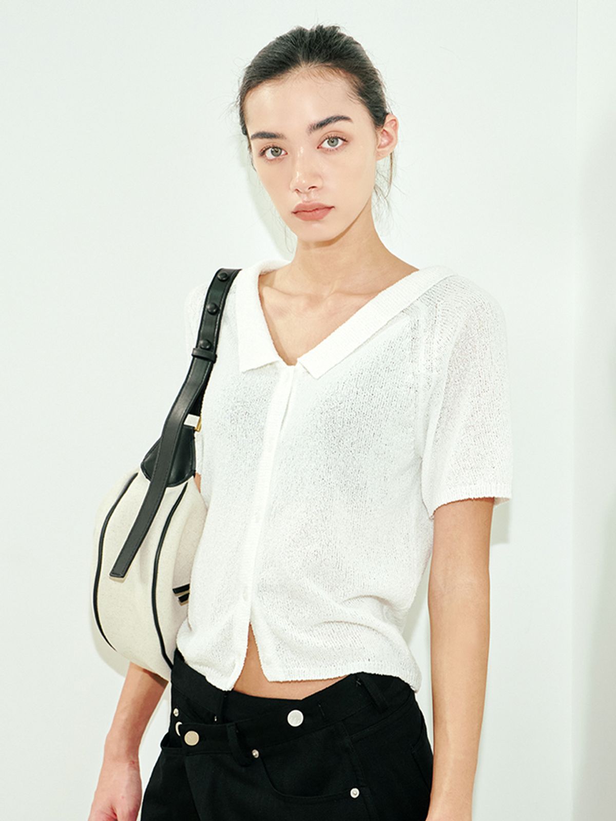 위메농(OUI MAIS NON) Sandro deepneck knit-top