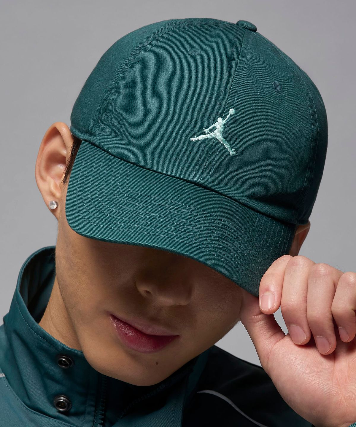 나이키(NIKE) 조던 클럽 언스트럭처 커브 빌 모자 - 옥시다이즈드 그린:라이트 듀 / HQ1963-366