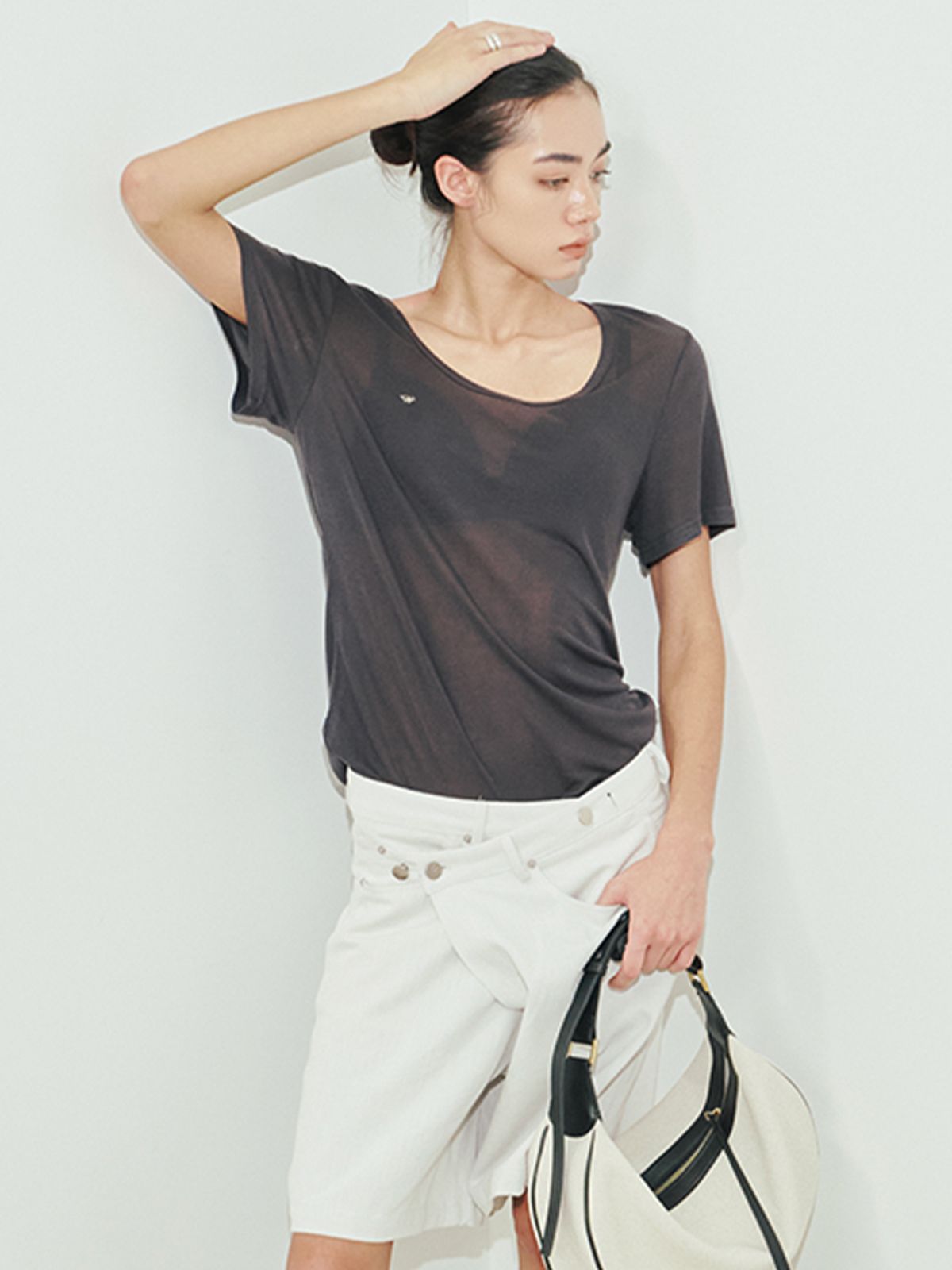 위메농(OUI MAIS NON) U-neck rayon T-shirt