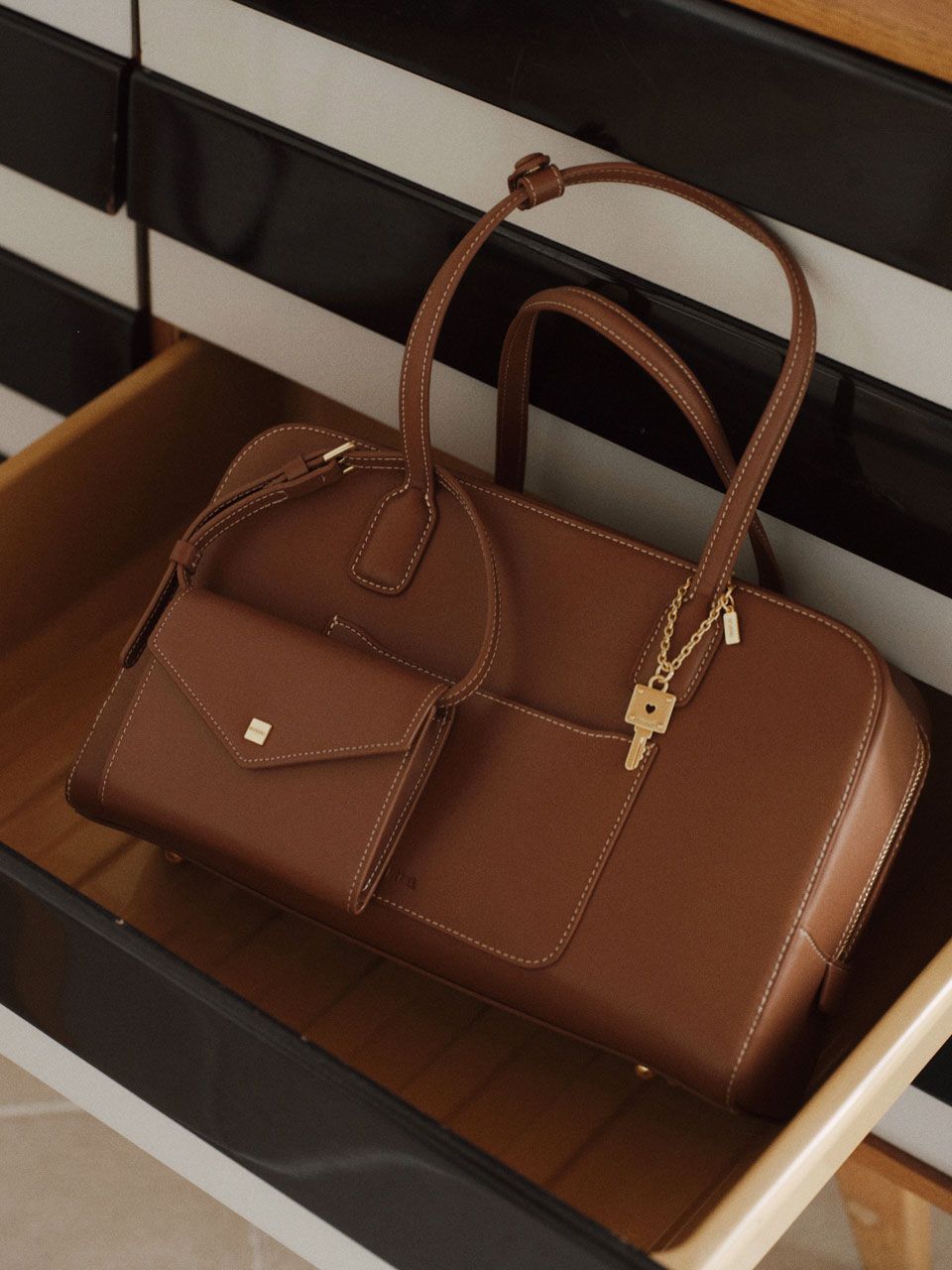 MUSINSA | DEMERIEL Cayley Boston Bag Plus Tan Brown