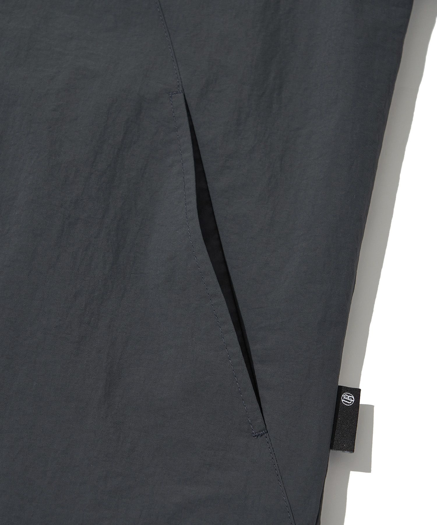 MUSINSA | URBANDTYPE Curved Raglan Windbreaker_Charcoal