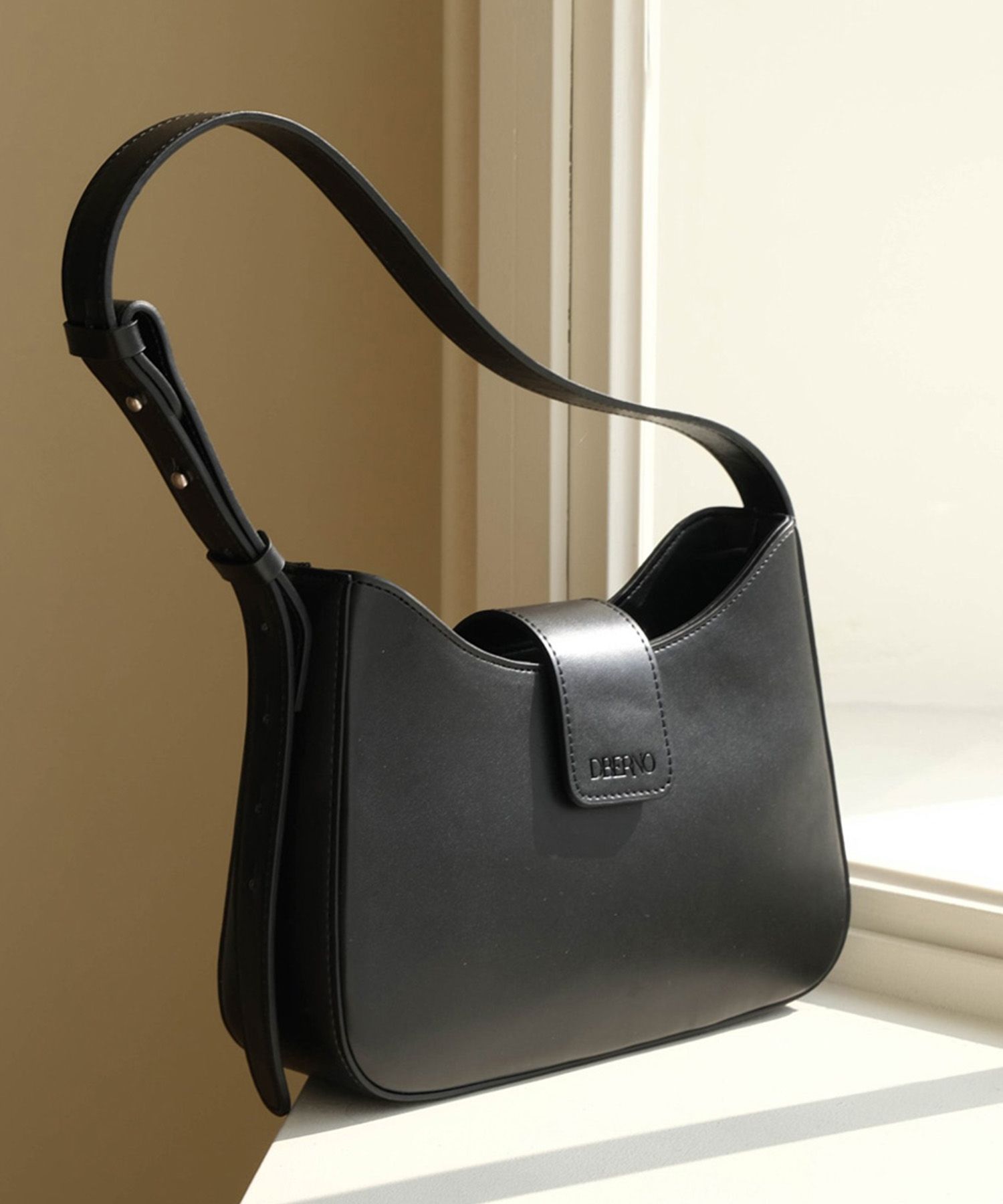 ショルダーバッグ・ポシェット [Dberno] Dberno Classic Embo Hobo Bag (Black) MUSINSA公式 | DBERNO Classic Embo Hobo Bag (Black)