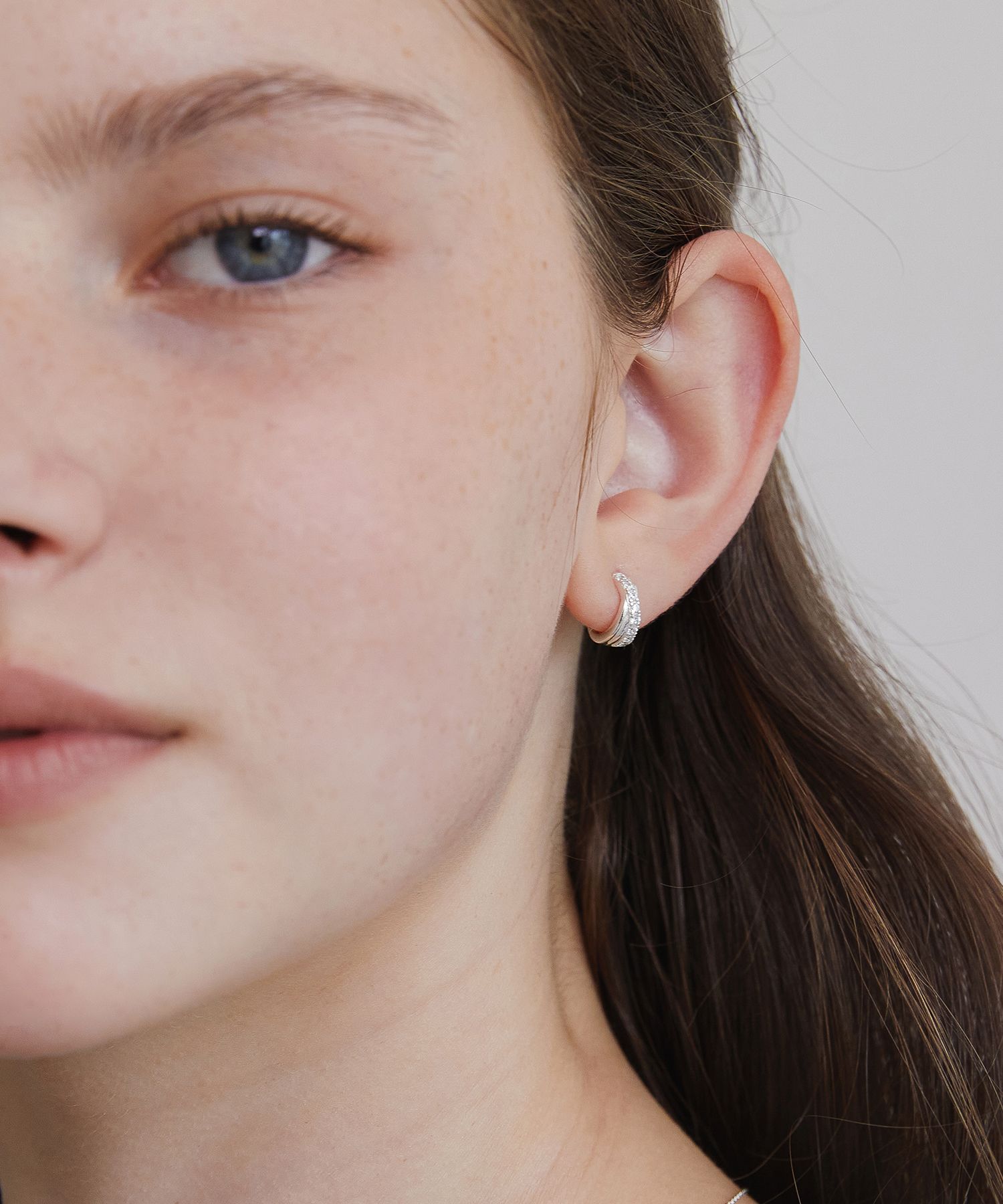 イヤリング TATIANA Silver 925 cubic cross hoop earrings EC3112 MUSINSA公式 | TATIANA (Silver 925) Cubic Cross Hoop Earrings
