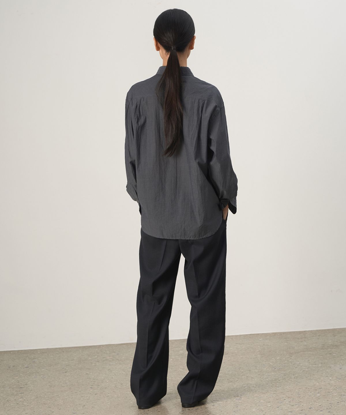 러프사이드 화이트라벨(ROUGH SIDE WHITE LABEL) Silky Washed Shirt Charcoal