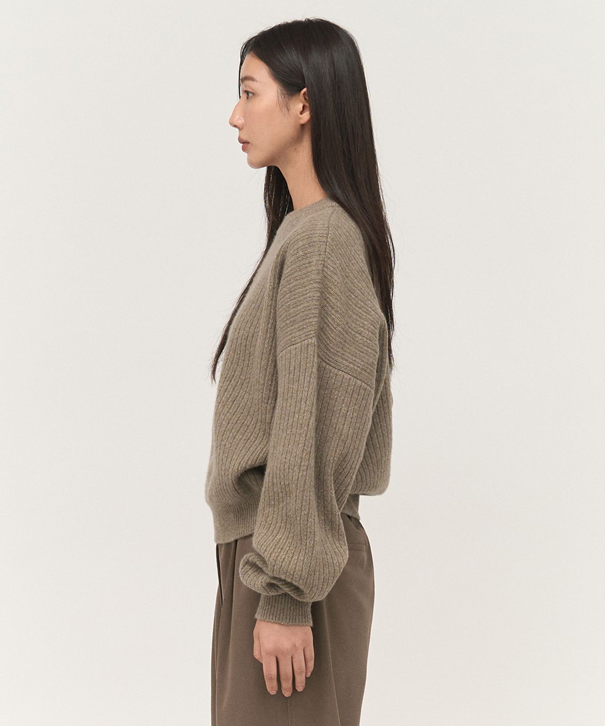 러프사이드 화이트라벨(ROUGH SIDE WHITE LABEL) Classic Crewneck Knit Oatmeal