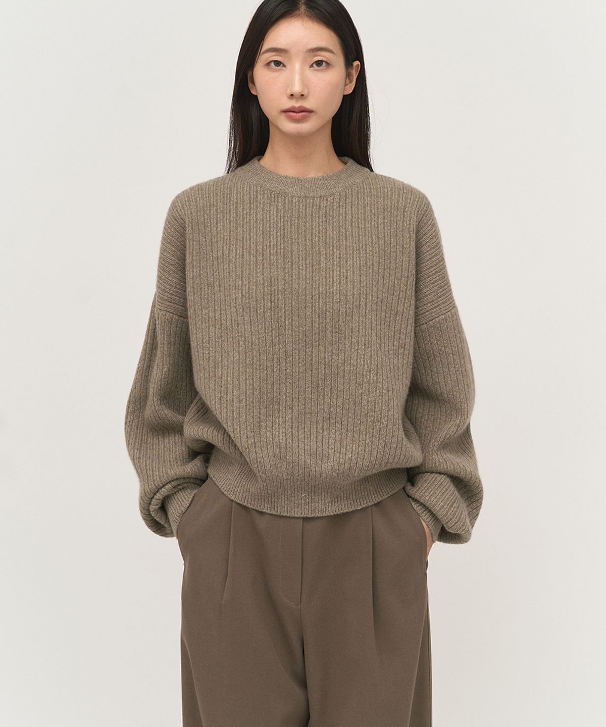 러프사이드 화이트라벨(ROUGH SIDE WHITE LABEL) Classic Crewneck Knit Oatmeal