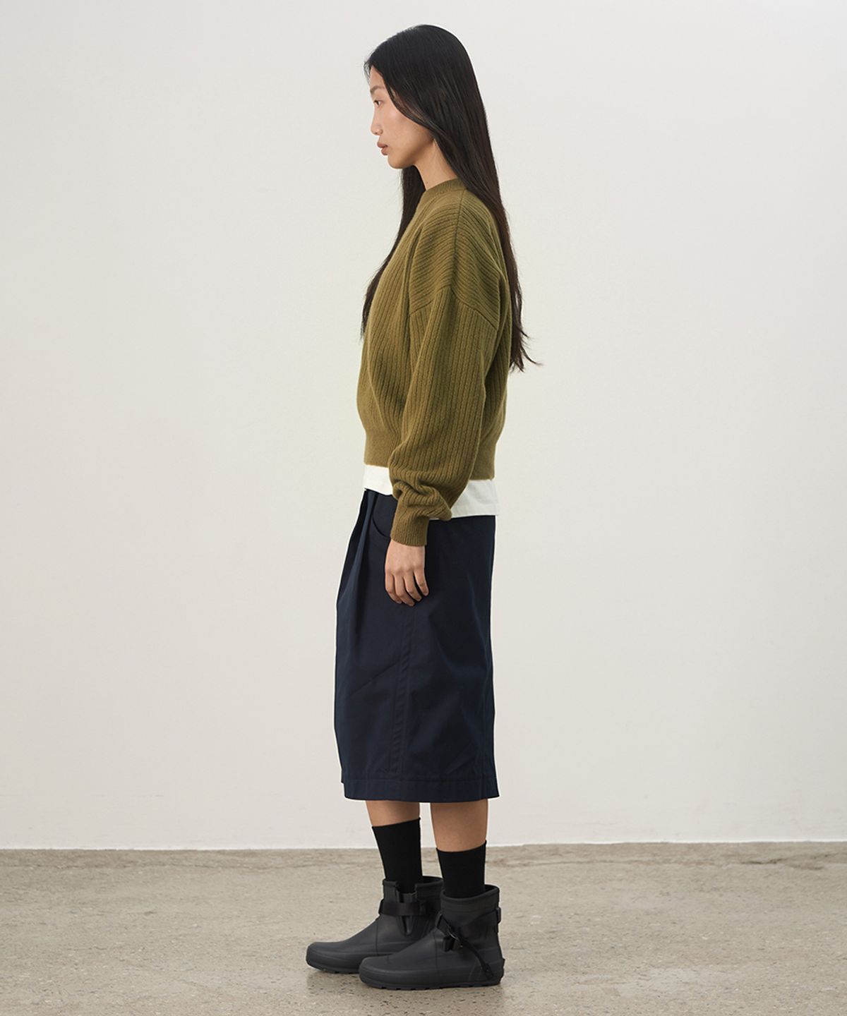 러프사이드 화이트라벨(ROUGH SIDE WHITE LABEL) Classic Crewneck Knit Moss
