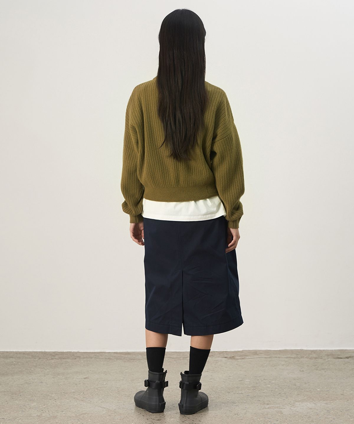 러프사이드 화이트라벨(ROUGH SIDE WHITE LABEL) Classic Crewneck Knit Moss