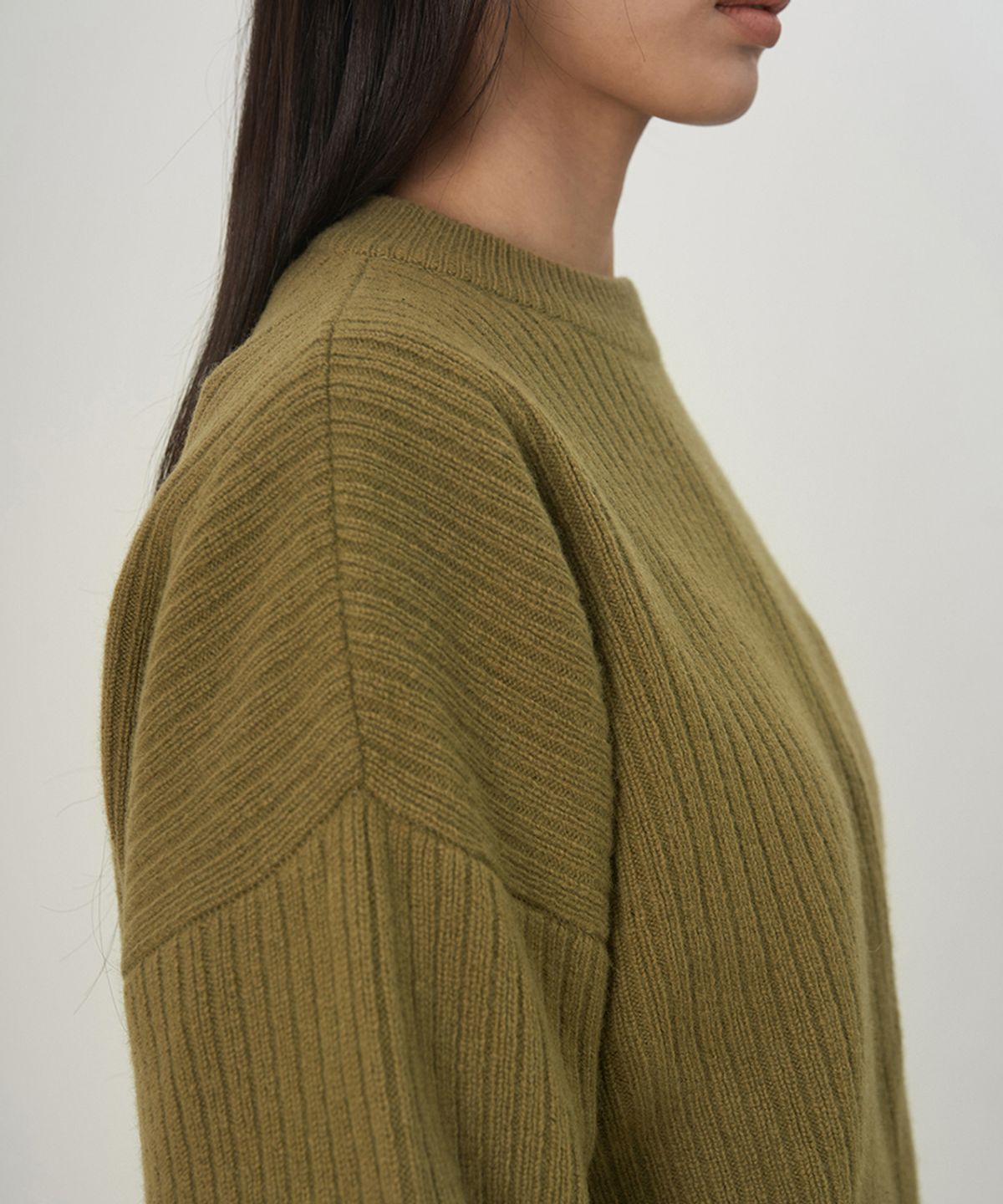 러프사이드 화이트라벨(ROUGH SIDE WHITE LABEL) Classic Crewneck Knit Moss