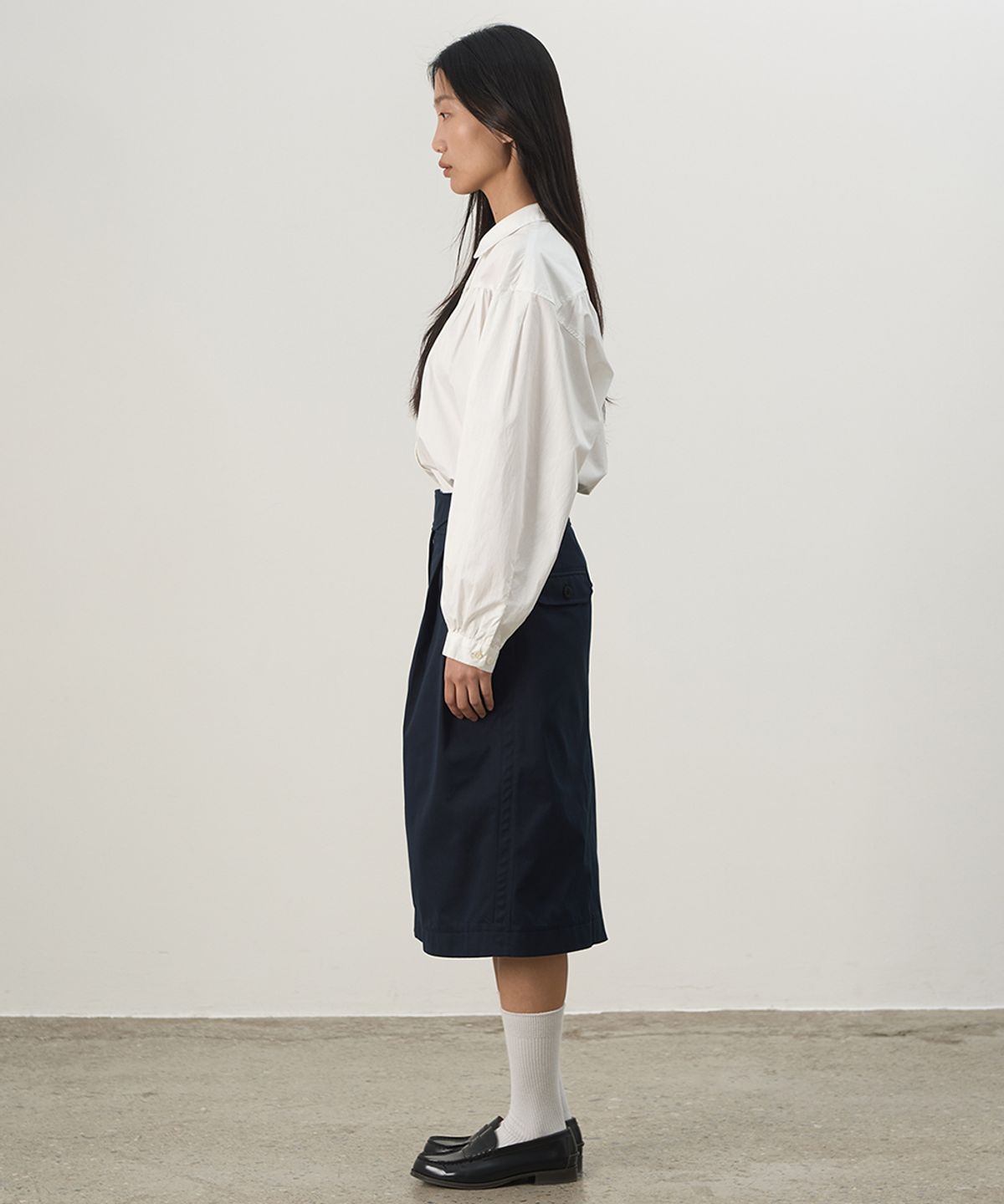 러프사이드 화이트라벨(ROUGH SIDE WHITE LABEL) Blend 2tuck Skirt Navy
