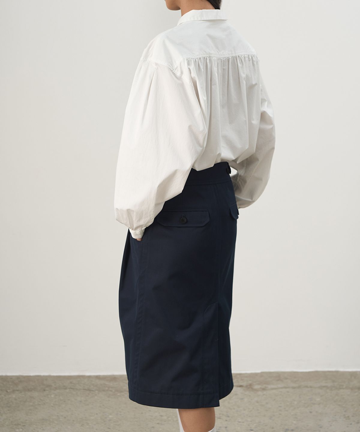 러프사이드 화이트라벨(ROUGH SIDE WHITE LABEL) Blend 2tuck Skirt Navy