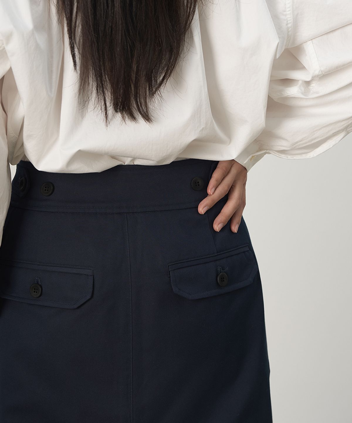 러프사이드 화이트라벨(ROUGH SIDE WHITE LABEL) Blend 2tuck Skirt Navy