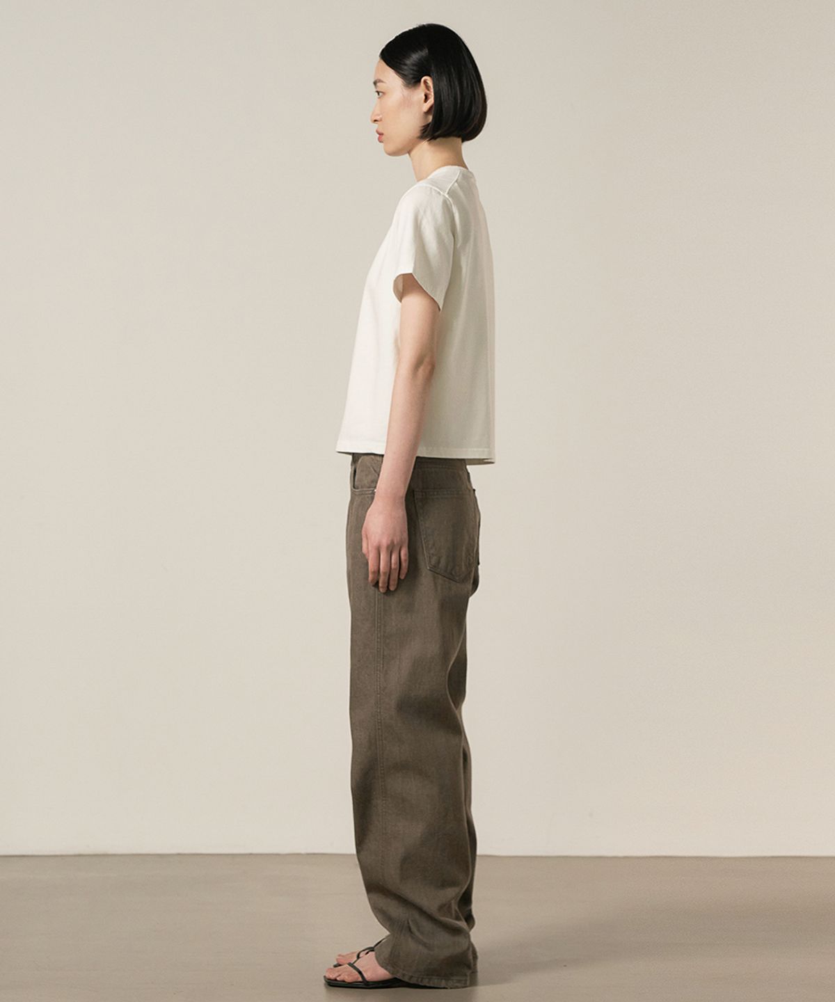 러프사이드 화이트라벨(ROUGH SIDE WHITE LABEL) Essential 1/2 T-Shirt Off White