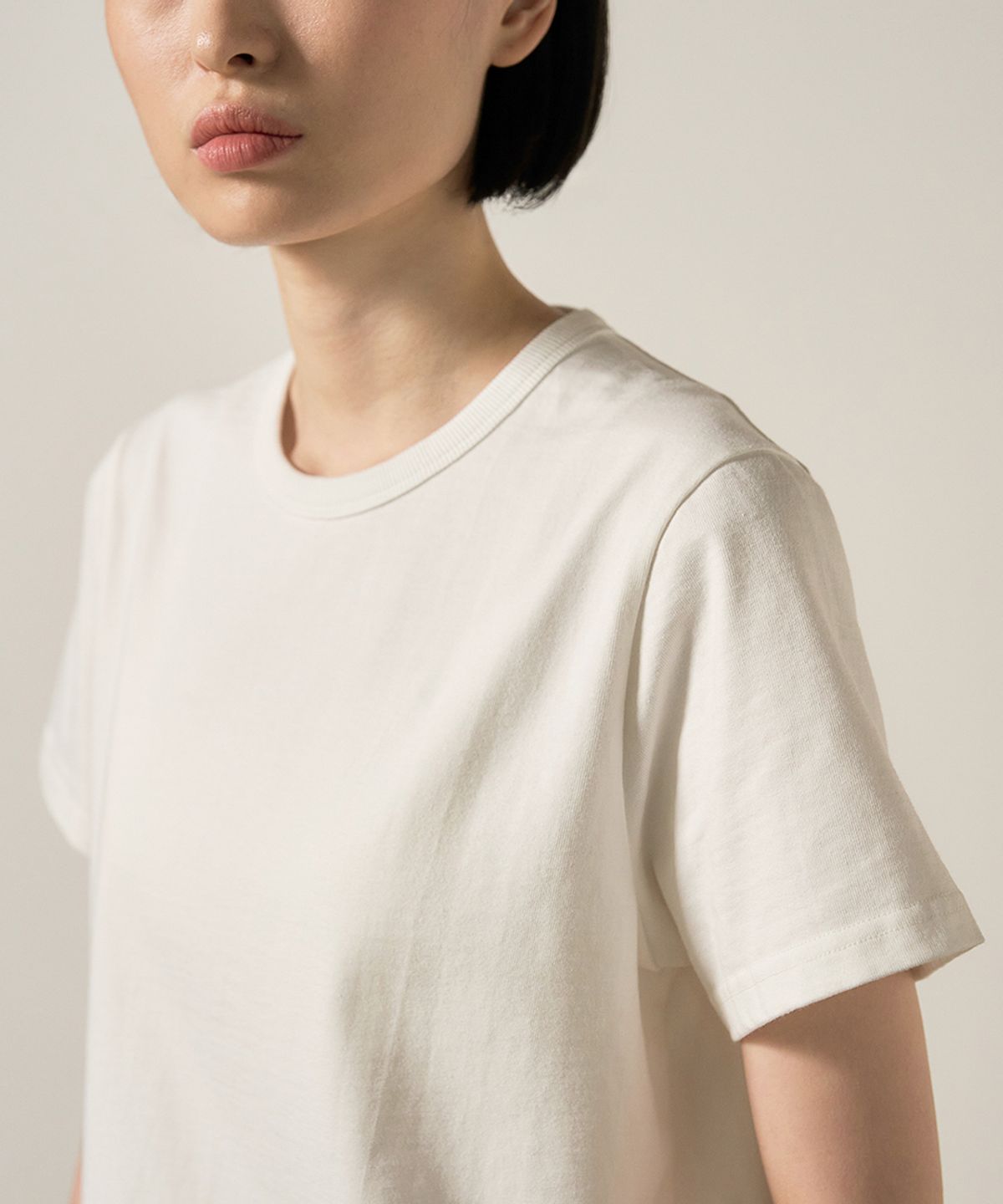 러프사이드 화이트라벨(ROUGH SIDE WHITE LABEL) Essential 1/2 T-Shirt Off White