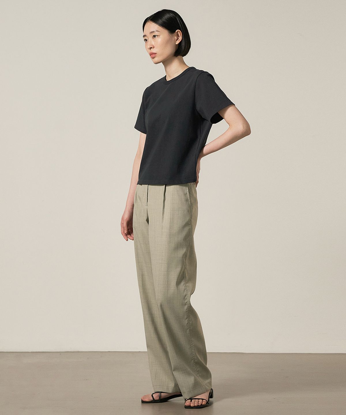 러프사이드 화이트라벨(ROUGH SIDE WHITE LABEL) Essential 1/2 T-Shirt Navy